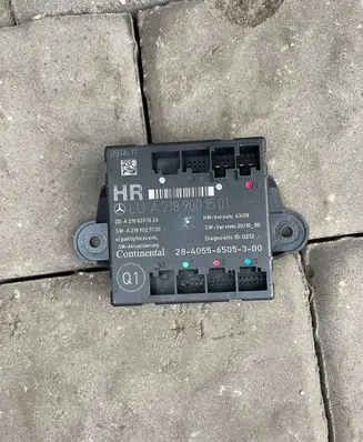 Mercedes-Benz CLS C218 X218 Door central lock control unit/module A2189001501