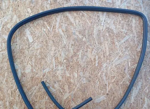 Fiat Freemont Front door rubber seal 