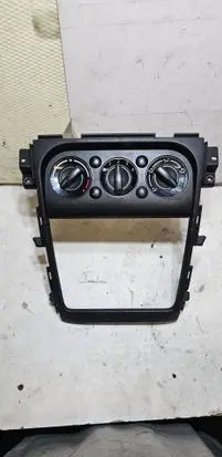Suzuki SX4 Climate control unit 7382479J0