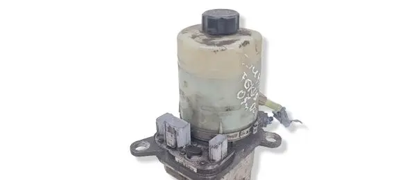 Ford Focus C-MAX Power steering pump 4M513K514BD