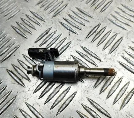Volkswagen Golf VII Fuel injector 04E906036AF 04E133036A