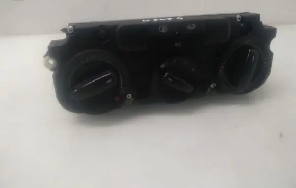 Volkswagen Golf V Climate control unit 743138