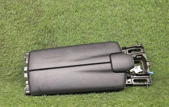 Mercedes-Benz E W212 Armrest 2125409110