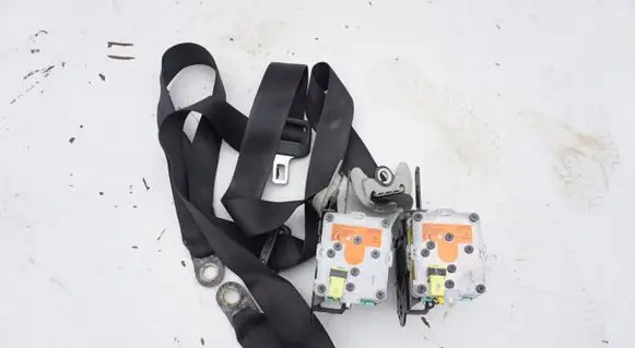 Toyota Verso Front seatbelt PASYBEZPIECZESTWA