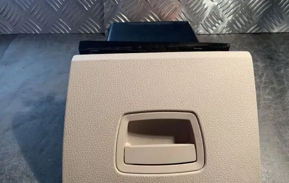 BMW 7 F01 F02 F03 F04 Glove box 9143953
