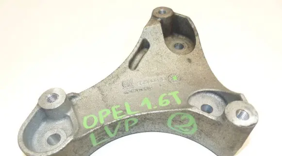 Opel Astra J Engine mounting bracket 55590876