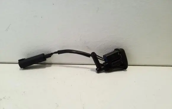 BMW X3 E83 Windshield washer spray nozzle 61667110851 7110851