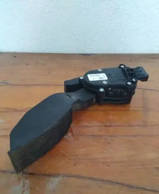 Nissan Altima Accelerator throttle pedal 180024Z800