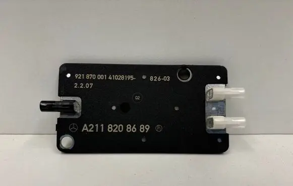 Mercedes-Benz CLS AMG C219 Aerial antenna amplifier A2118208689 921870001 41029195