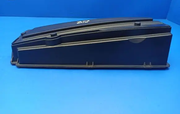Mercedes-Benz C W203 Air filter box cover A6460900401