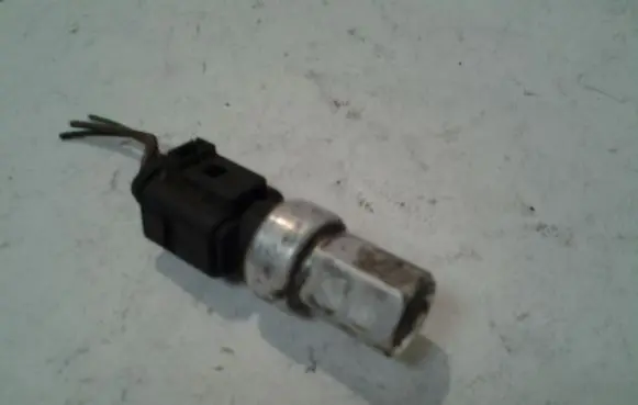 Volkswagen PASSAT B6 Air conditioning (A/C) pressure sensor 1J0959126