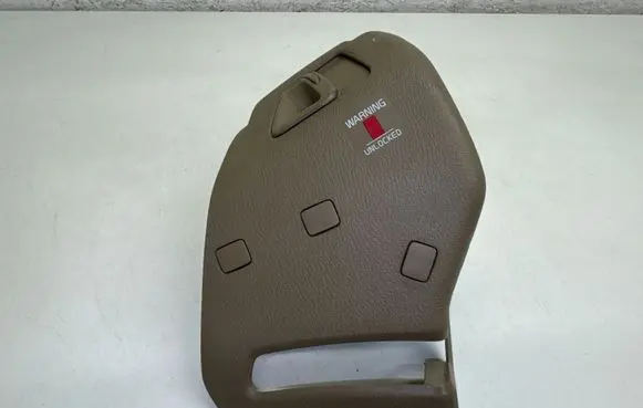 Volvo XC70 Seat belt trim