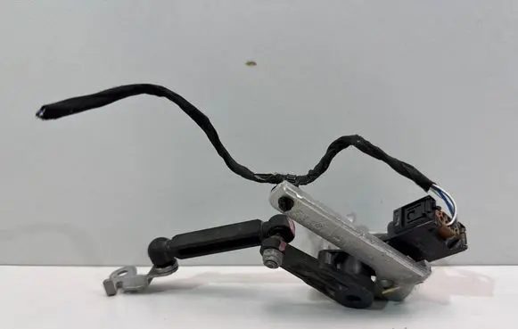 BMW X6M G06 F96 Headlight/headlamp level sensor 6895467
