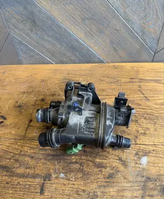 Thermostat/thermostat housing