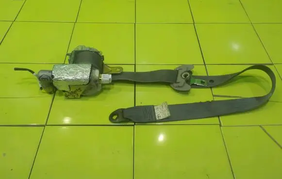 Toyota Prius (XW20) Front seatbelt 7L7240P BEZPIECZENSTWA