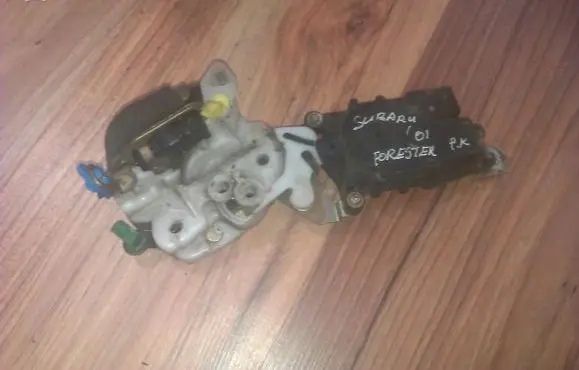 Subaru Forester SF Front door lock