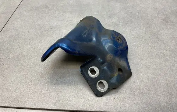 Skoda Fabia Mk3 (NJ) Fender mounting bracket 6V0821142