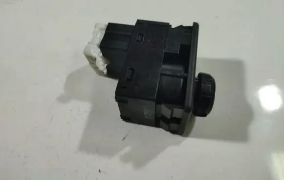 Nissan X-Trail T30 Wing mirror switch 