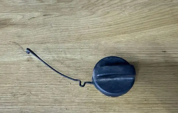 Toyota Auris 150 Fuel tank filler cap 07032117581102734