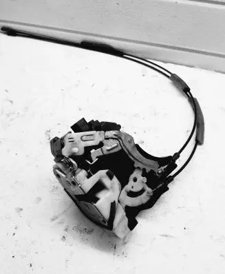 Mitsubishi Grandis Front door lock PBTASGF30