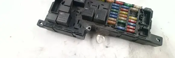 Volvo XC70 Fuse module 8678449 518829007 305281811