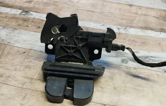 Audi A4 S4 B7 8E 8H Tailgate/trunk/boot lock/catch/latch 8P4827505B