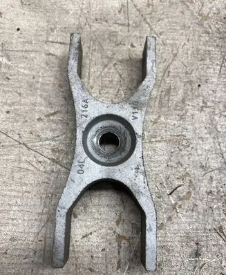Volkswagen PASSAT B7 Fuel Injector clamp holder 04L216A