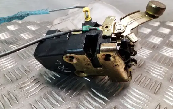 Jeep Cherokee III KJ Front door lock