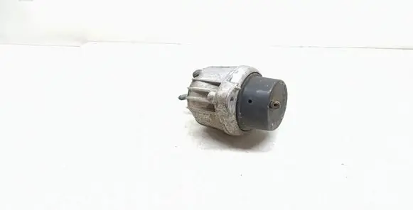 Engine mount bracket