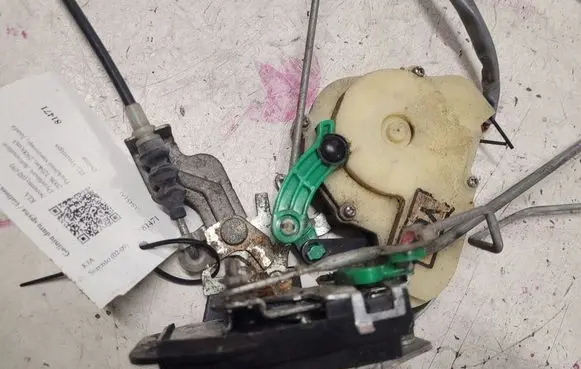 KIA Sorento Rear door lock