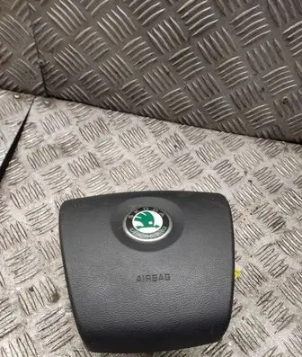 Skoda Octavia Mk2 (1Z) Steering wheel airbag 1Z0880201Q