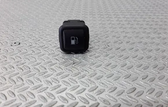 Volkswagen Golf IV Fuel tank opening switch 3B0959833A