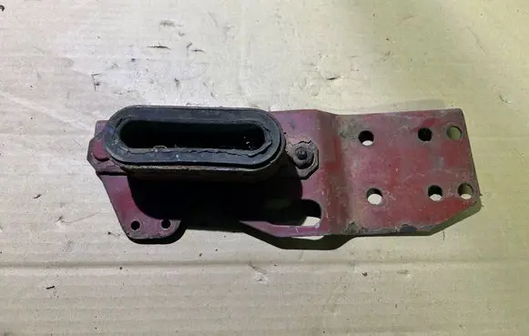 Iveco Daily 35 - 40.10 Radiator mount bracket 