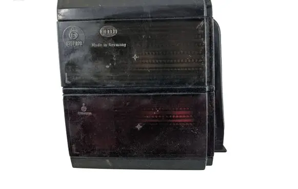 Volkswagen PASSAT B3 Tailgate rear/tail lights 357945107