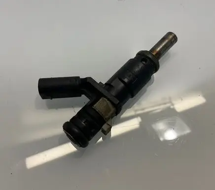 Mercedes-Benz E W211 Fuel injector A2720780249 2720780249