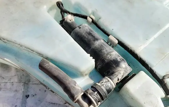 BMW 5 F10 F11 Headlight washer pump 67127217792 7217792