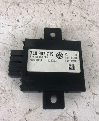 Volkswagen Touareg I Alarm control unit/module 7l0907719