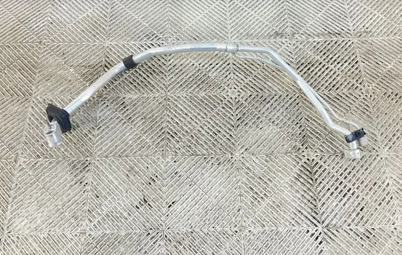 Audi A4 S4 B9 Air conditioning (A/C) pipe/hose 8W0816738P