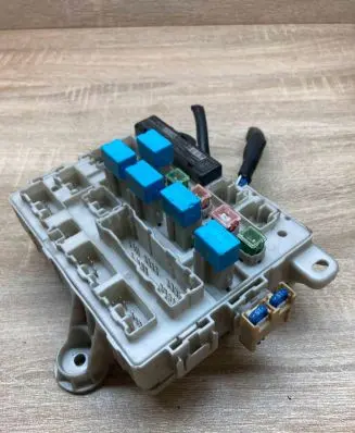Toyota Previa (XR30, XR40) II Fuse module 8922128150