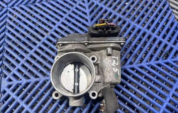 Toyota Prius+ (ZVW40) Throttle valve 2203037060 C1523 ZG14