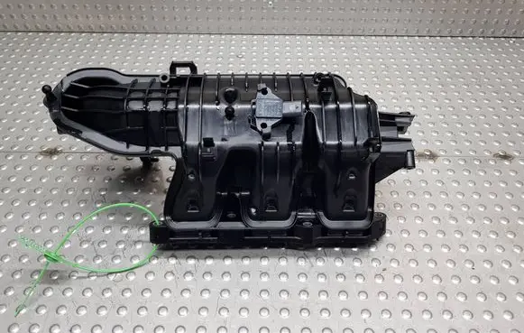 Volkswagen Polo VI Intake manifold S27720236 05C129711F 05C129709E