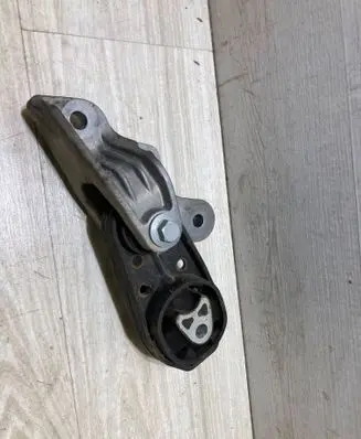 Ford Fiesta Gearbox mounting bracket 
