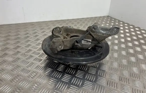 Front wheel hub