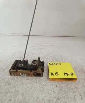 Volkswagen PASSAT B3 Rear door lock 357839015D