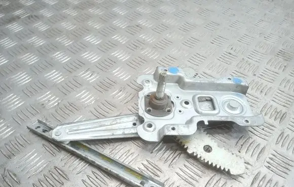 Rear door manual window regulator