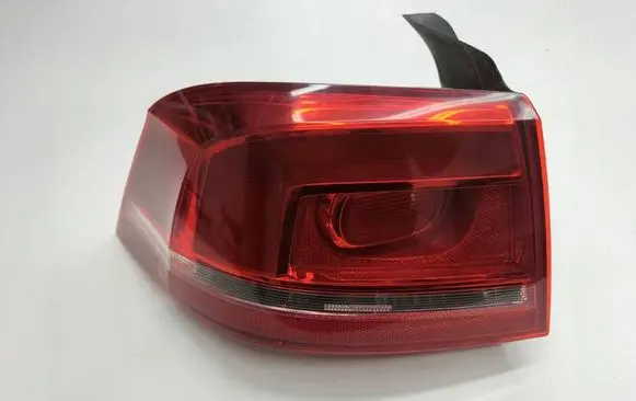 Volkswagen PASSAT B7 Rear/tail lights 3AE945095C