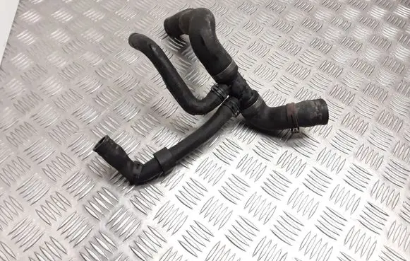 Volkswagen Touran I Engine coolant pipe/hose