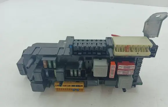 Mercedes-Benz C W204 Fuse module 5DK00922555 2045451869