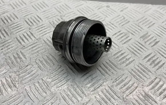 Toyota Avensis T250 Oil filter cover 156200R010