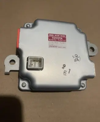 Toyota Yaris Battery control module 8989252010
